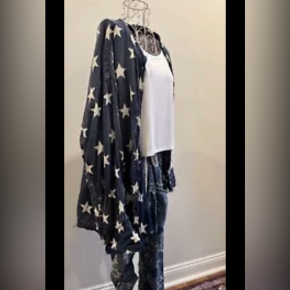 Magnolia Pearl Betsy Ross Button/Snap Top~Star Print OSFM Hard To Find!! NWOT 🎆 - Picture 5 of 7